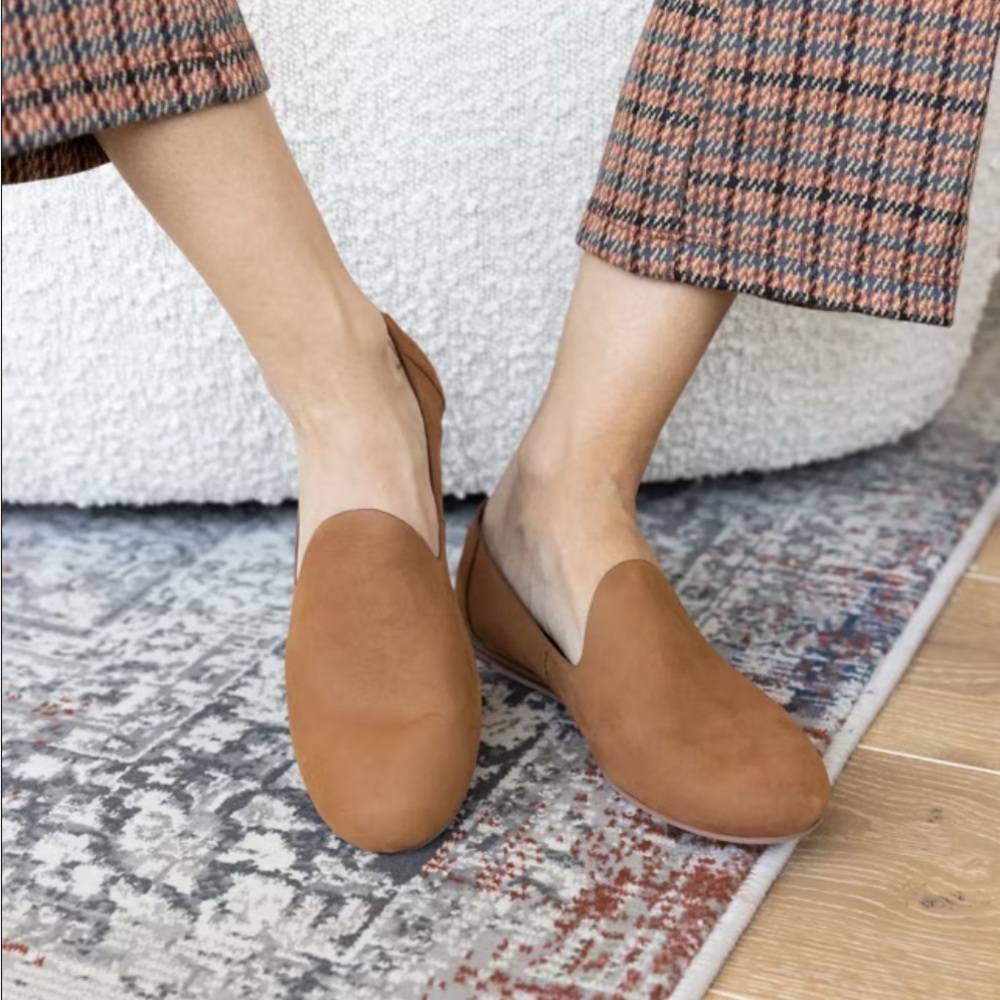 TOMS Womens 9.5 Brown Slip-on Business Casual Flats | Minimalist Leather Look